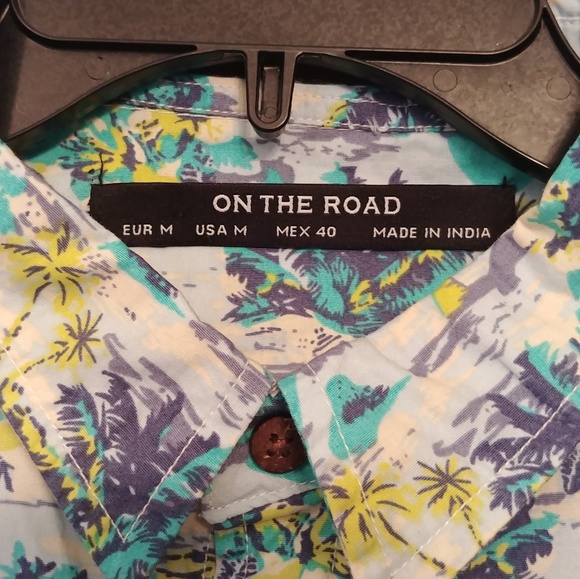 NWT Men's On the Road Medium Buttoned Print Shirt - Picture 2 of 4